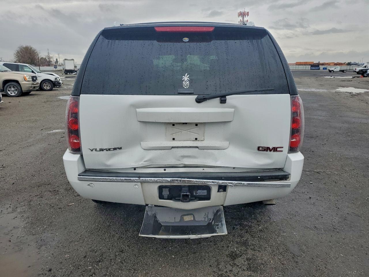 2008 GMC Yukon Denali VIN: 1GKFK63898J182784 Lot: 93890135