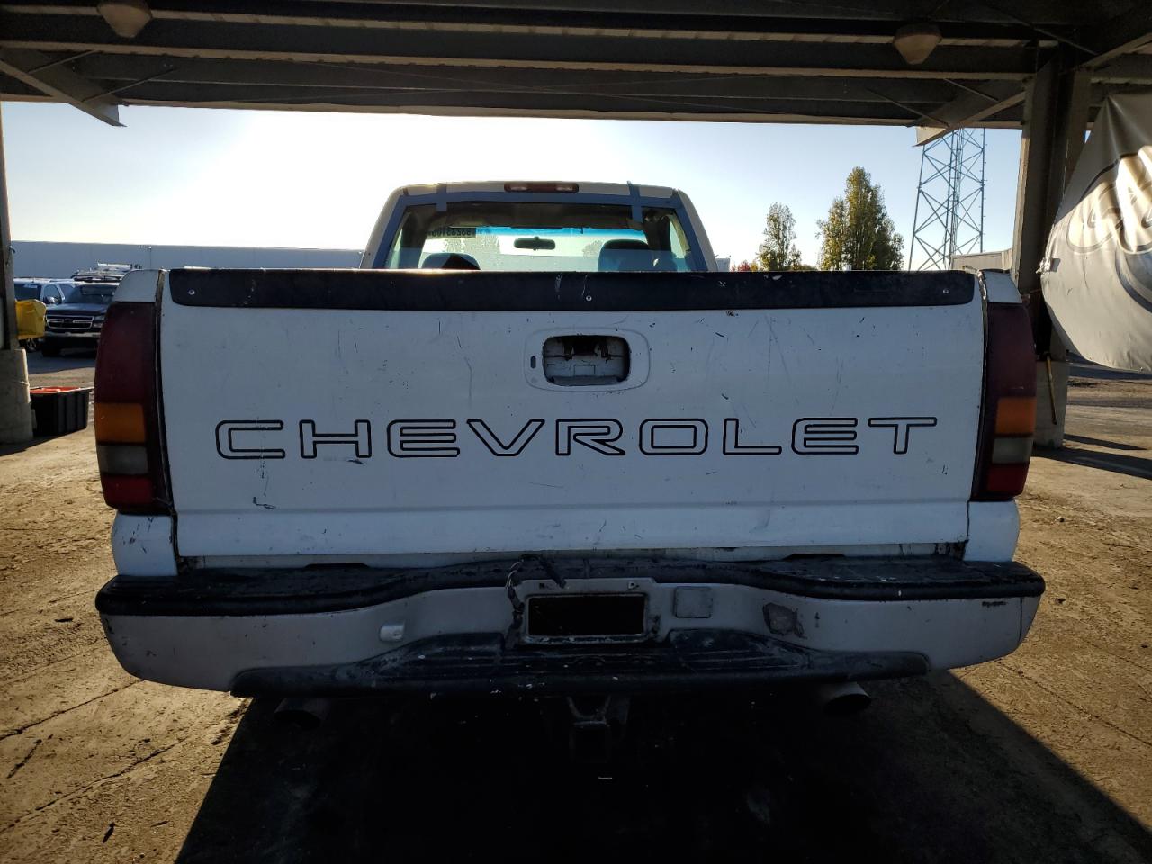 2000 Chevrolet Silverado C1500 VIN: 1GCEC14V8YE322456 Lot: 93233105