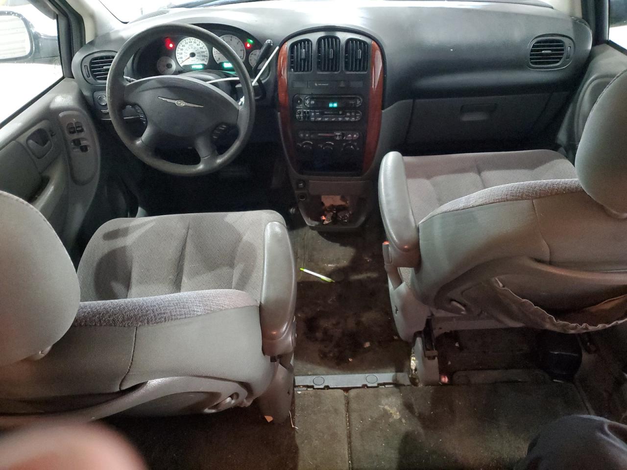 2007 Chrysler Town & Country Lx VIN: 2A4GP44R17R190296 Lot: 92648085