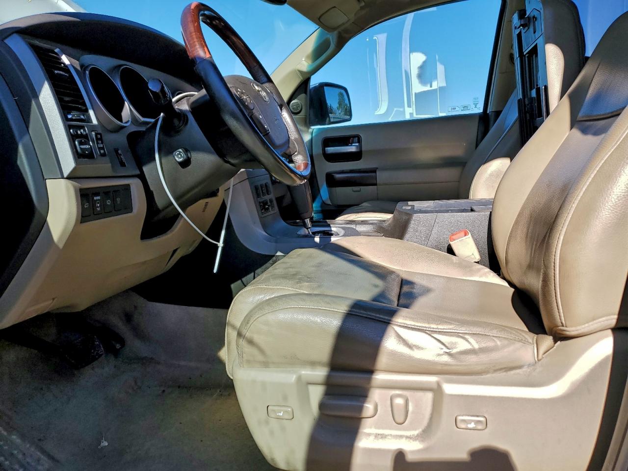 2011 Toyota Sequoia Platinum VIN: 5TDDW5G12BS043461 Lot: 94553895