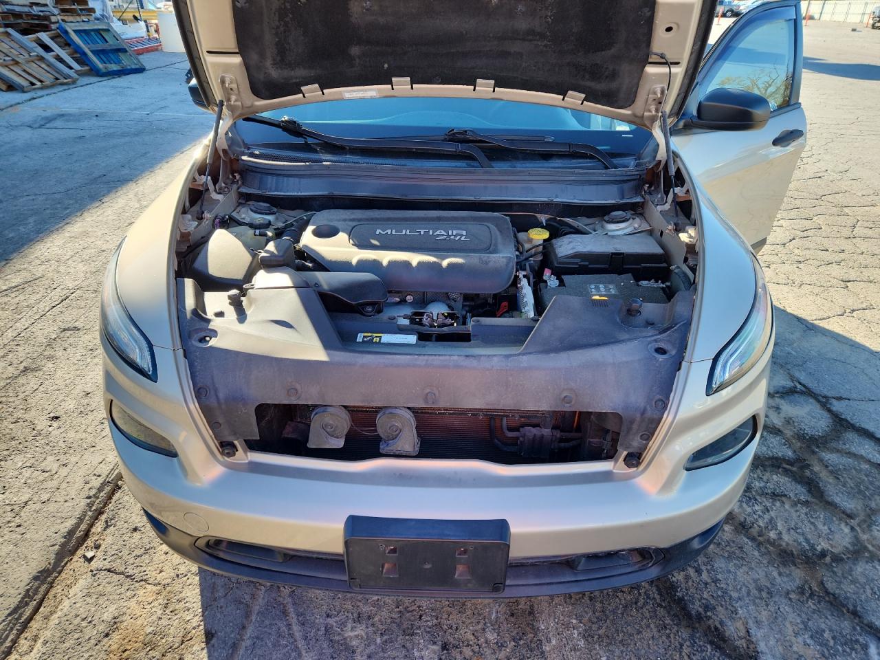 2015 Jeep Cherokee Sport VIN: 1C4PJMAB9FW558695 Lot: 91219665