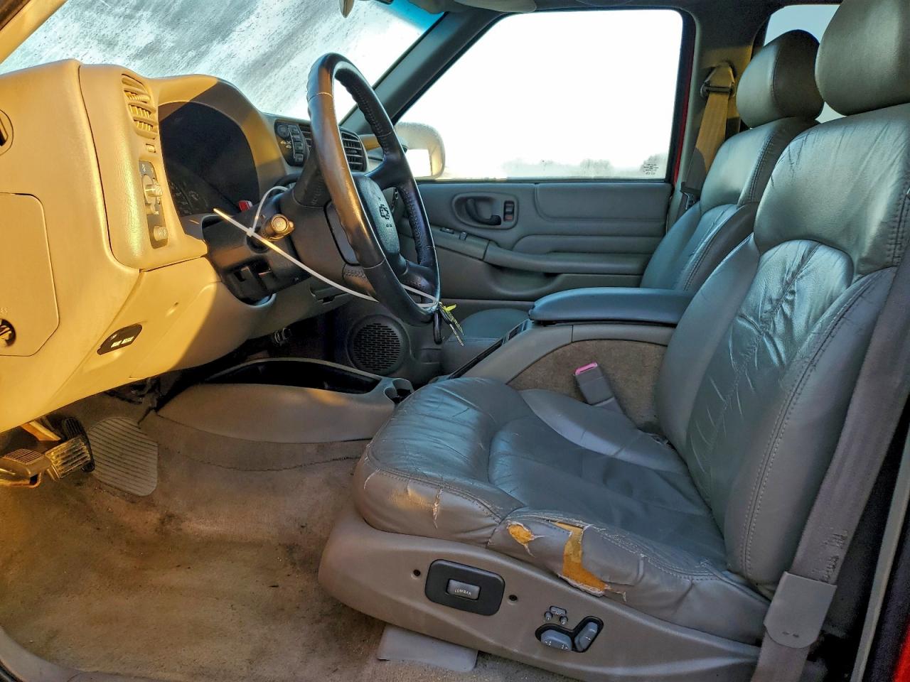 2002 Chevrolet Blazer VIN: 1GNDT13W22K205977 Lot: 94338335