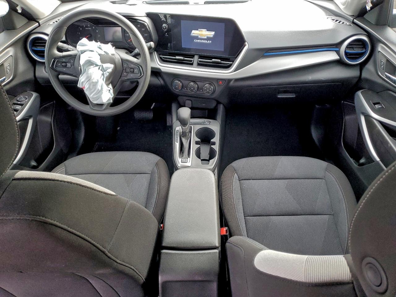 2025 Chevrolet Trax Ls VIN: KL77LFEP2SC235822 Lot: 94116135