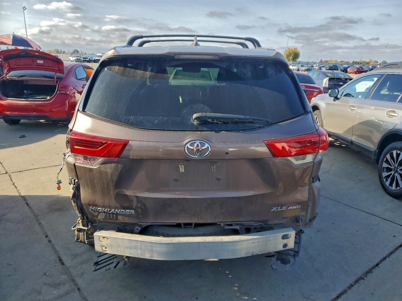 2018 Toyota Highlander Se VIN: 5TDJZRFH7JS834583 Lot: 94316145