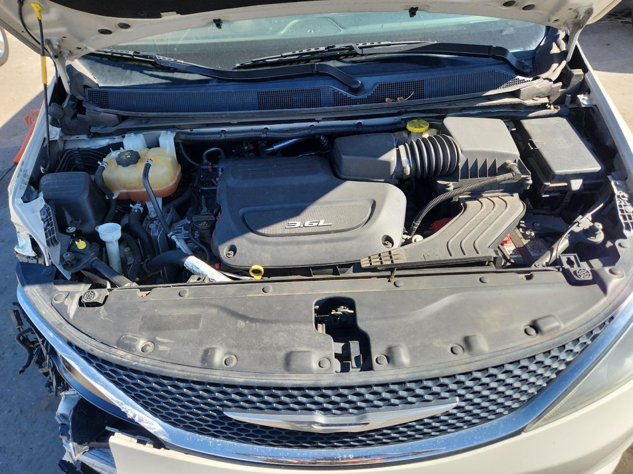 2017 Chrysler Pacifica Touring VIN: 2C4RC1DG2HR565590 Lot: 90915735