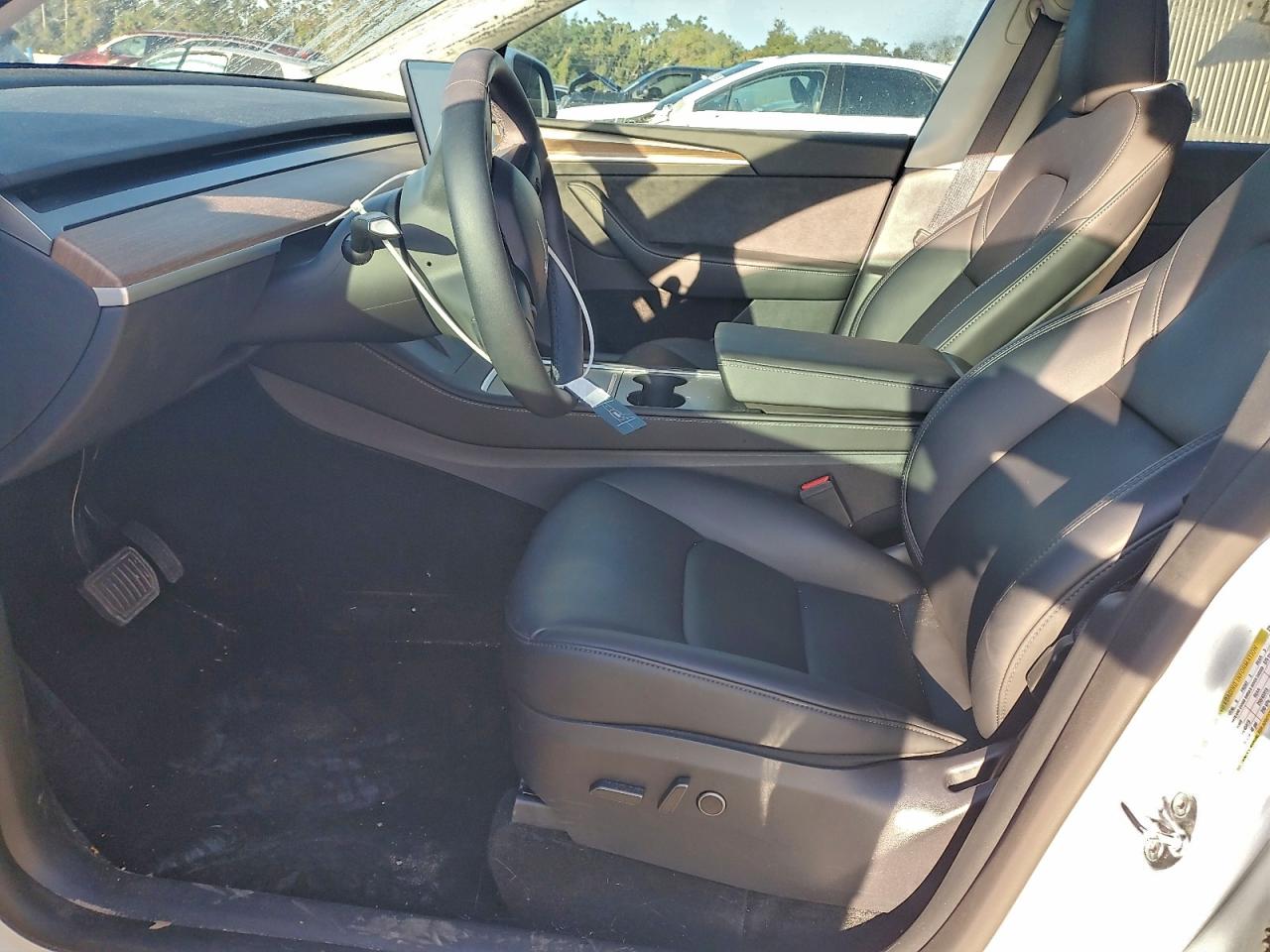 2024 Tesla Model Y VIN: 7SAYGDED9RF212298 Lot: 94250385