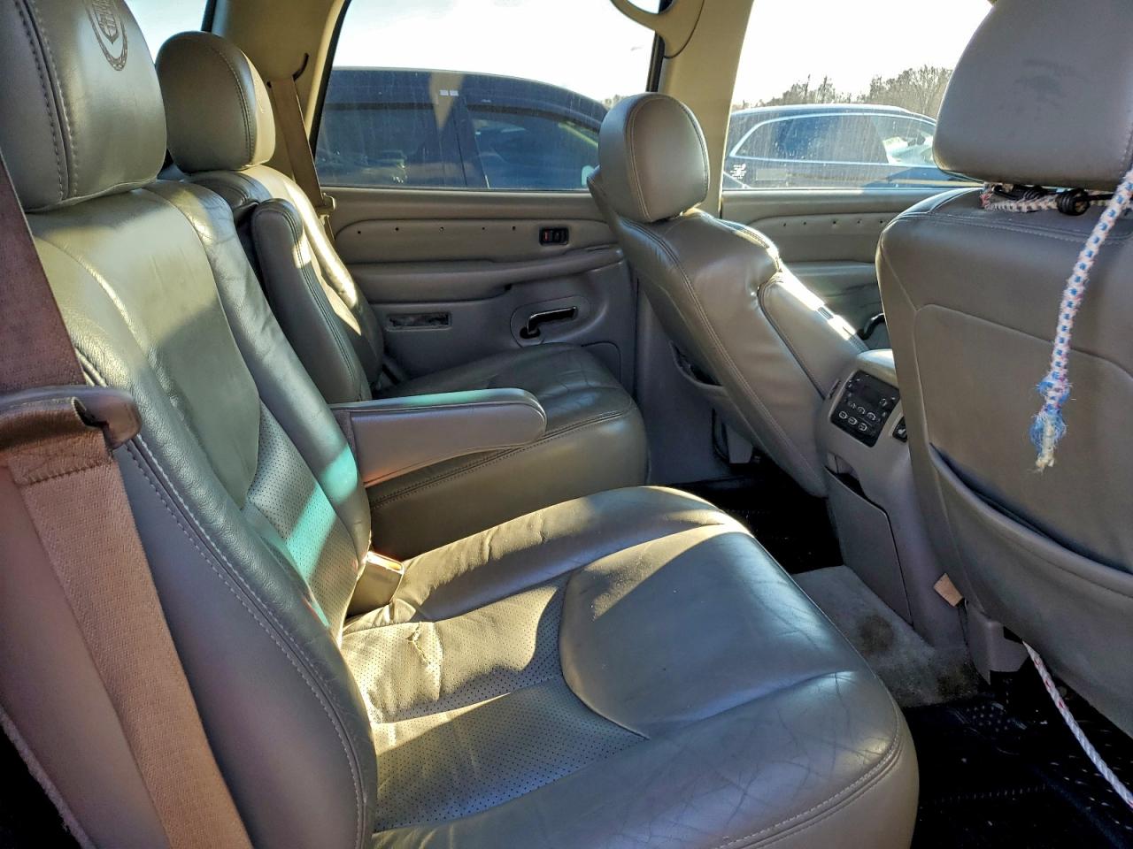 2004 Cadillac Escalade Luxury VIN: 1GYEK63N74R315335 Lot: 93895335