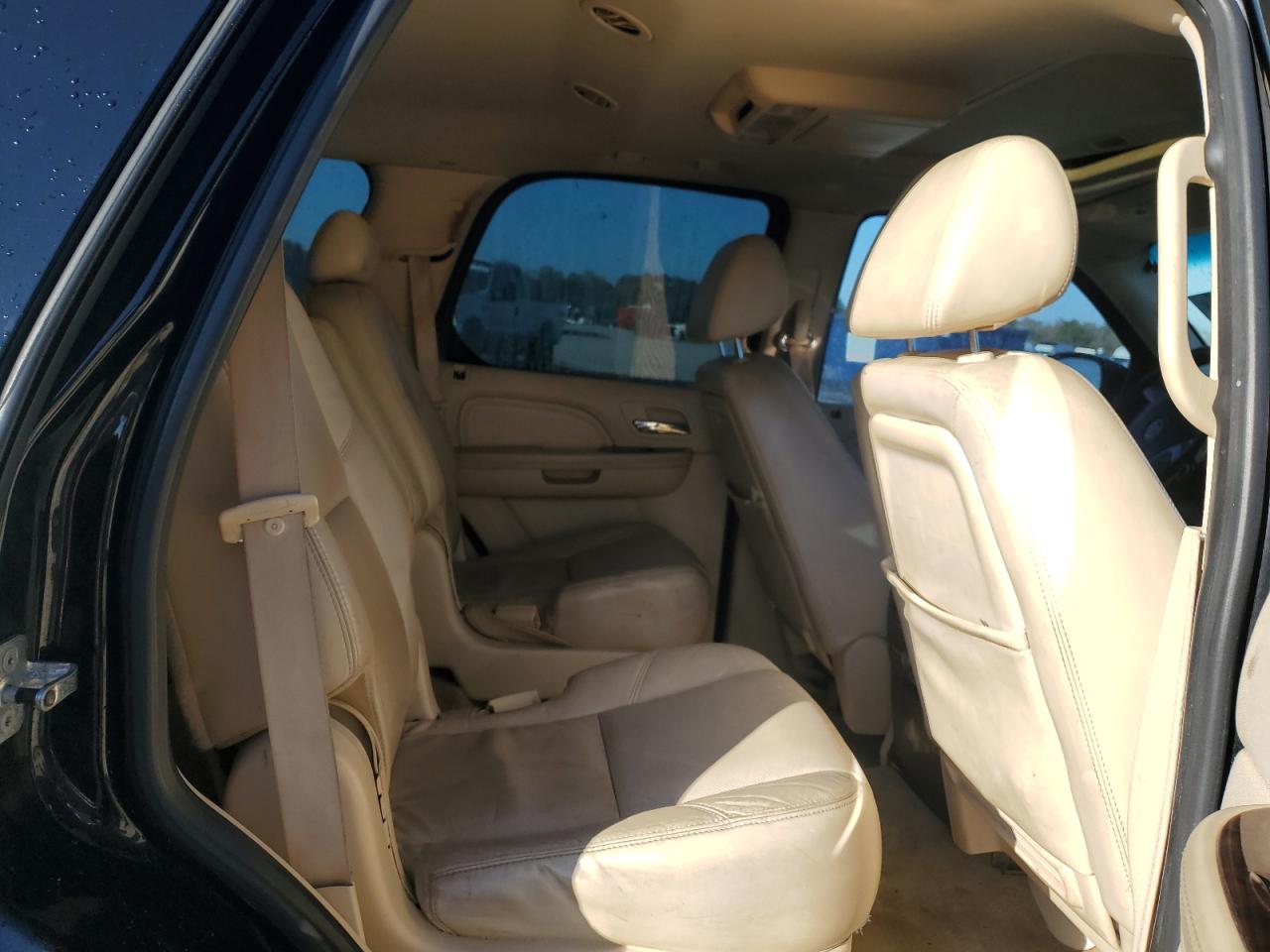 2008 Cadillac Escalade Luxury VIN: 1GYFK63838R273332 Lot: 92443465