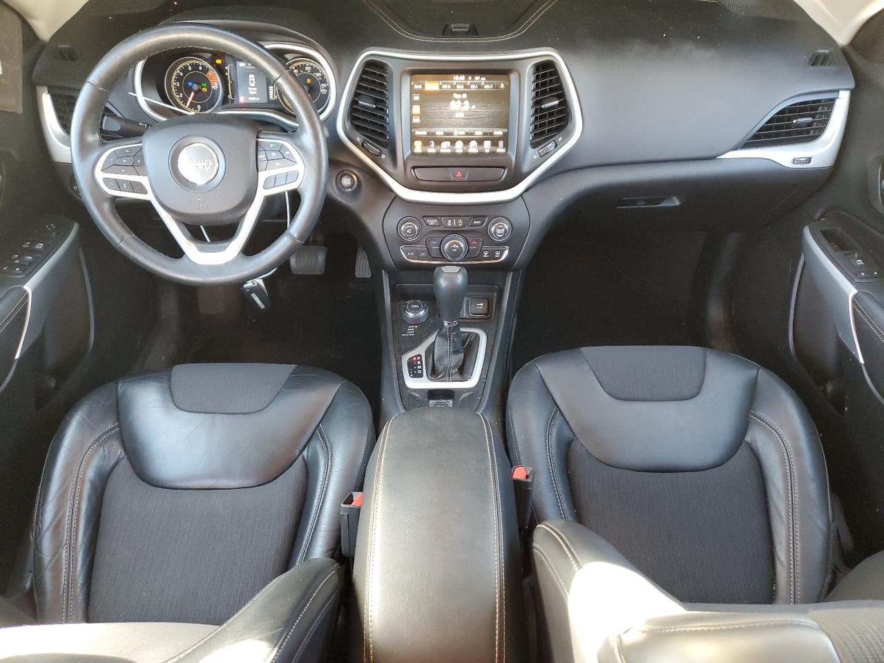 2018 Jeep Cherokee Latitude Plus VIN: 1C4PJMLX2JD517256 Lot: 92472445