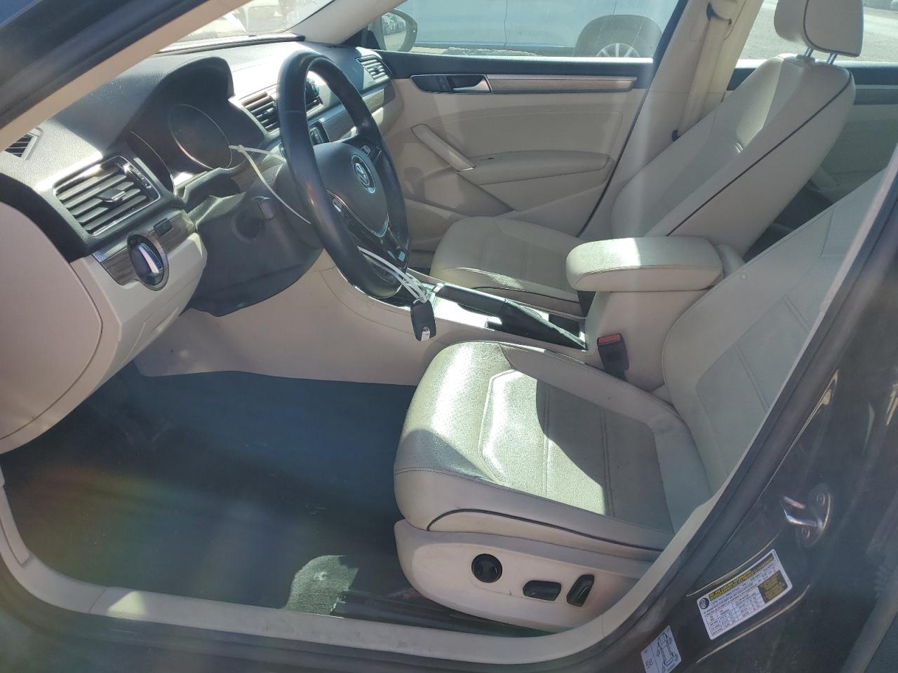 2018 Volkswagen Passat Se VIN: 1VWBA7A38JC042369 Lot: 92530785