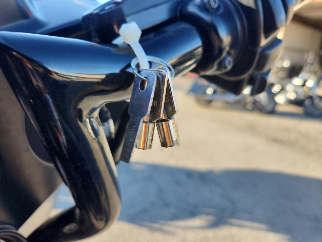 2013 Harley-Davidson Flhx Street Glide VIN: 1HD1KBM18DB643685 Lot: 93019825