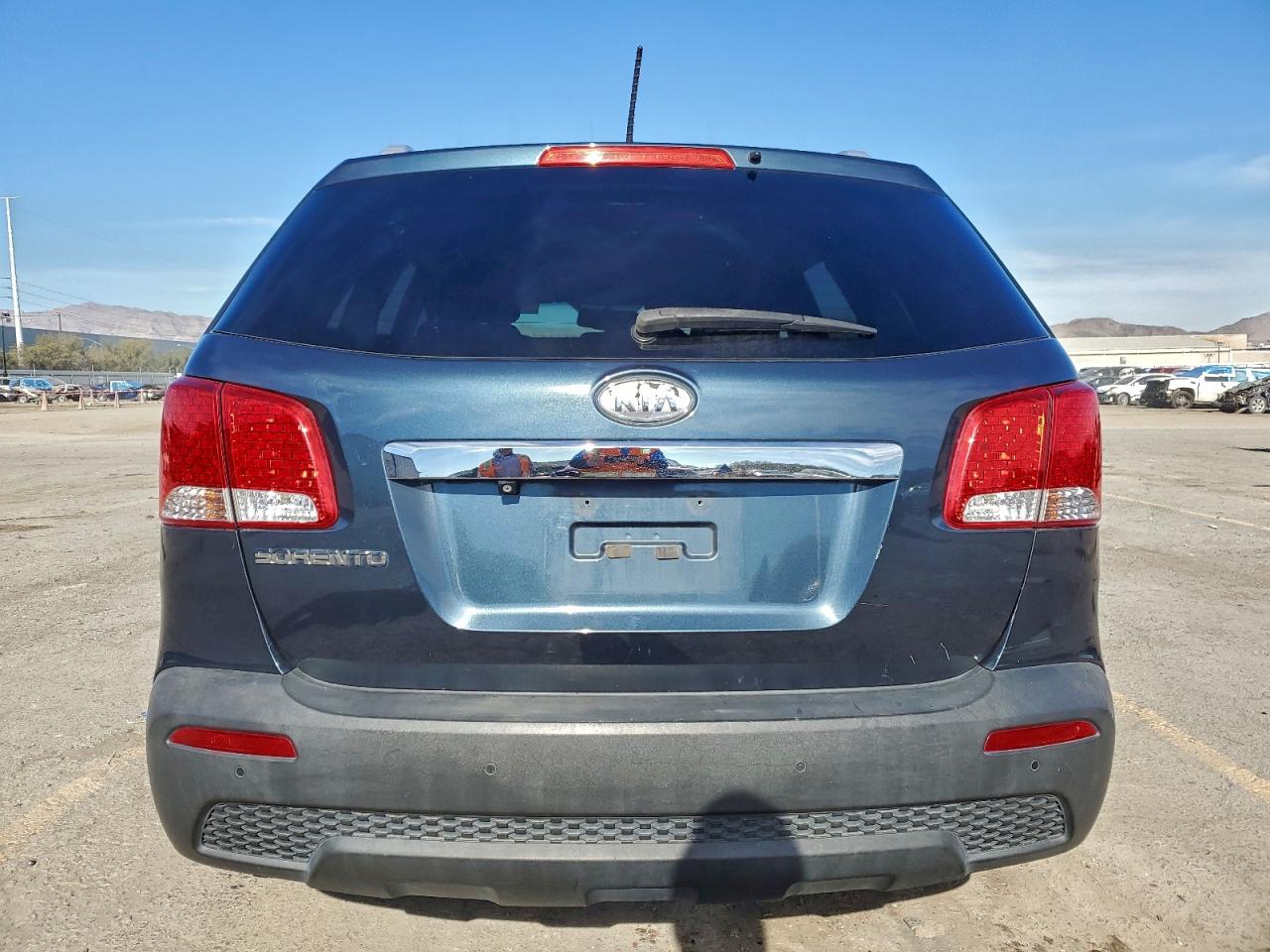 2011 Kia Sorento Base VIN: 5XYKT3A12BG127399 Lot: 94154905