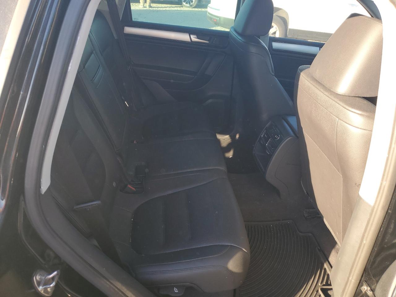 2014 Volkswagen Touareg V6 VIN: WVGEF9BPXED006273 Lot: 92117375