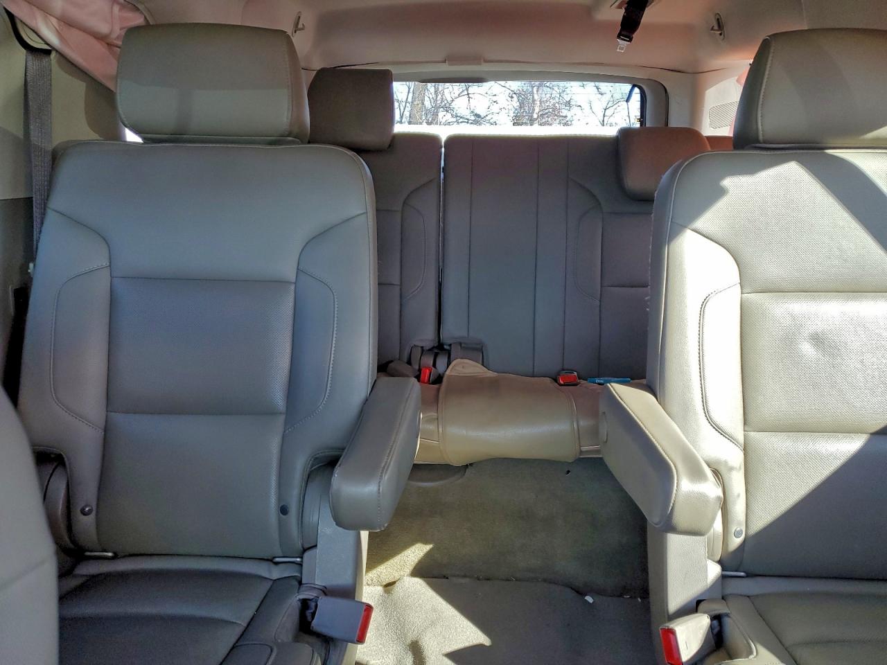 2018 Chevrolet Suburban K1500 Premier VIN: 1GNSKJKC4JR135843 Lot: 94565775