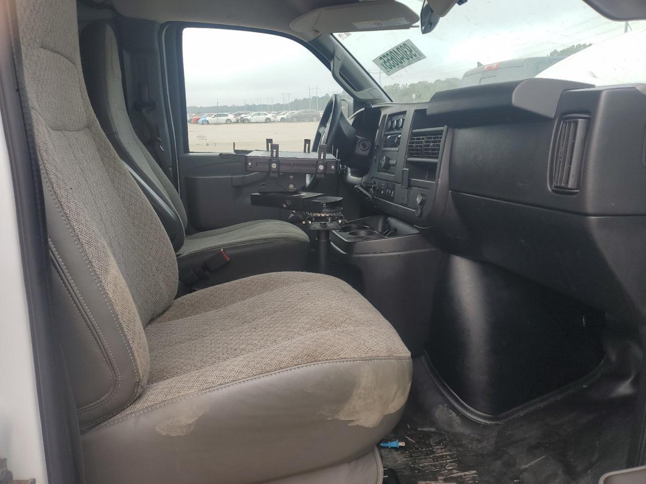 2020 Chevrolet Express G2500 VIN: 1GCWGAFGXL1209647 Lot: 93040655