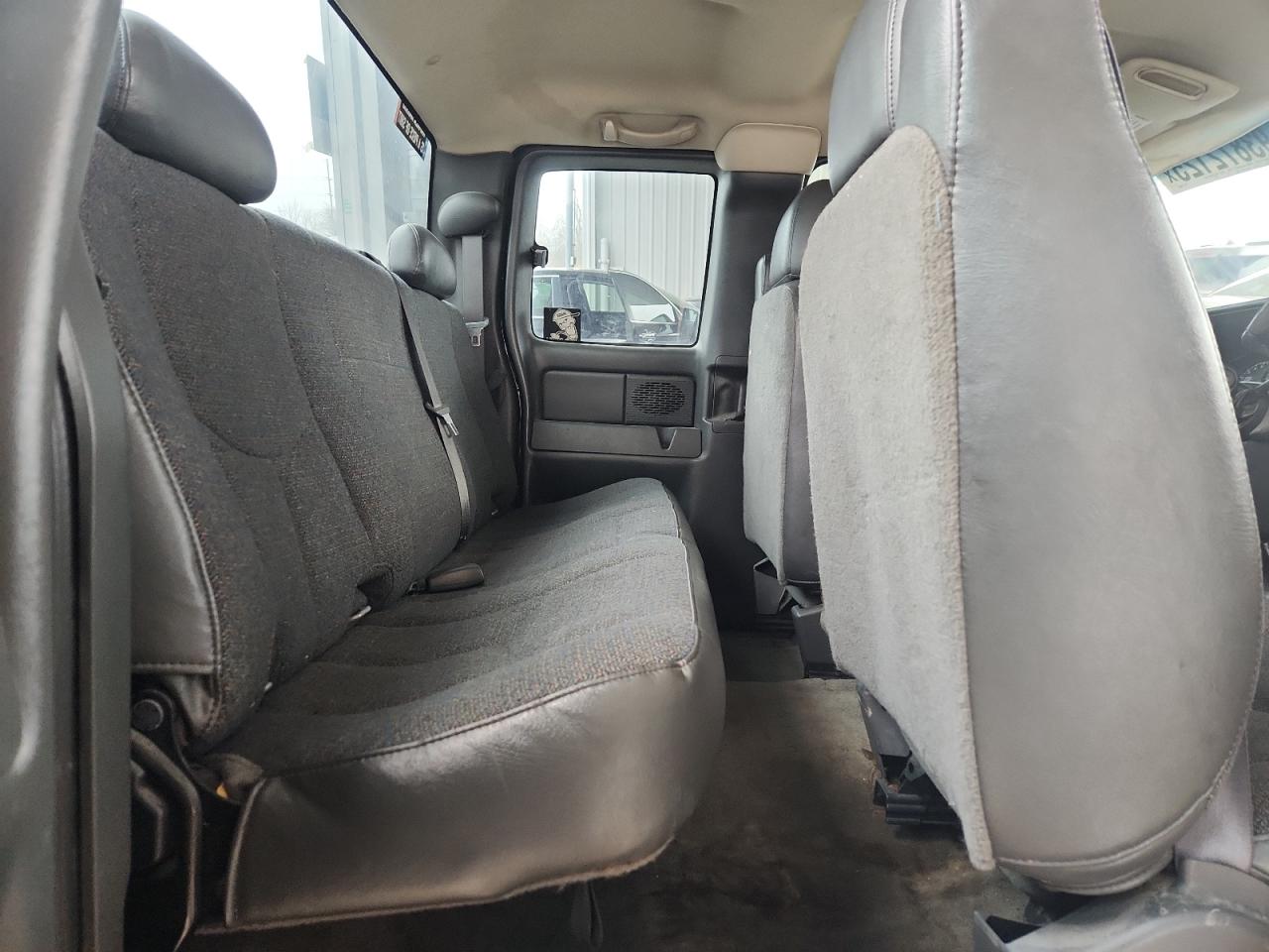 2006 Chevrolet Silverado K1500 VIN: 2GCEK19V761335483 Lot: 93872125