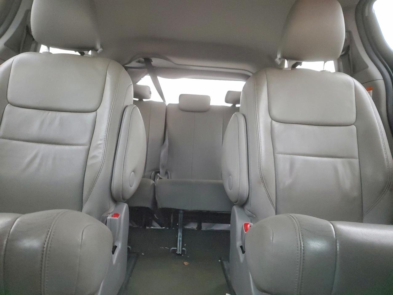 2017 Toyota Sienna Xle VIN: 5TDDZ3DC9HS154230 Lot: 94483695