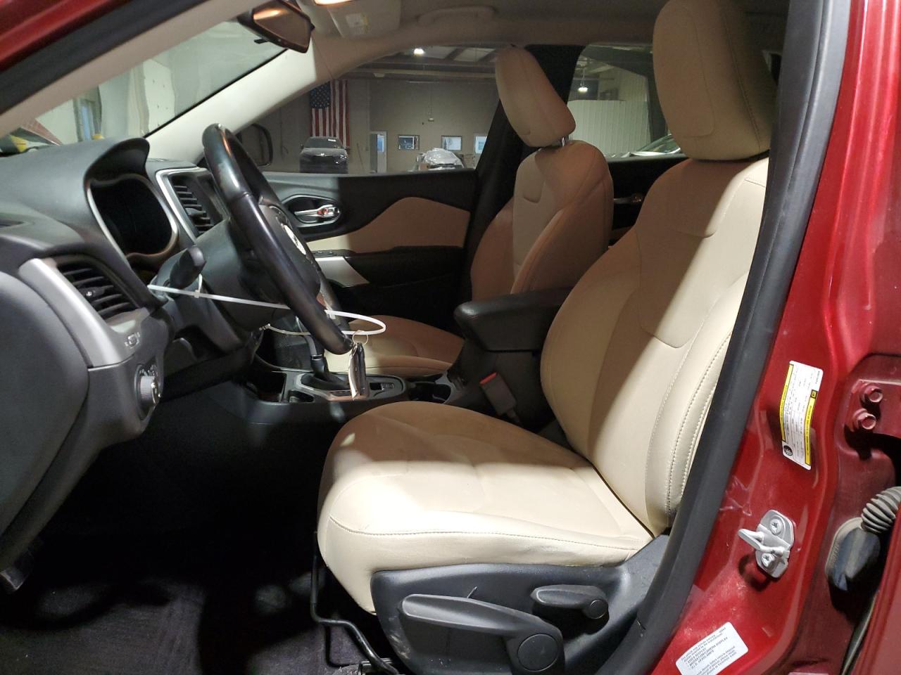 2017 Jeep Cherokee Latitude VIN: 1C4PJLCB2HW643808 Lot: 92667665