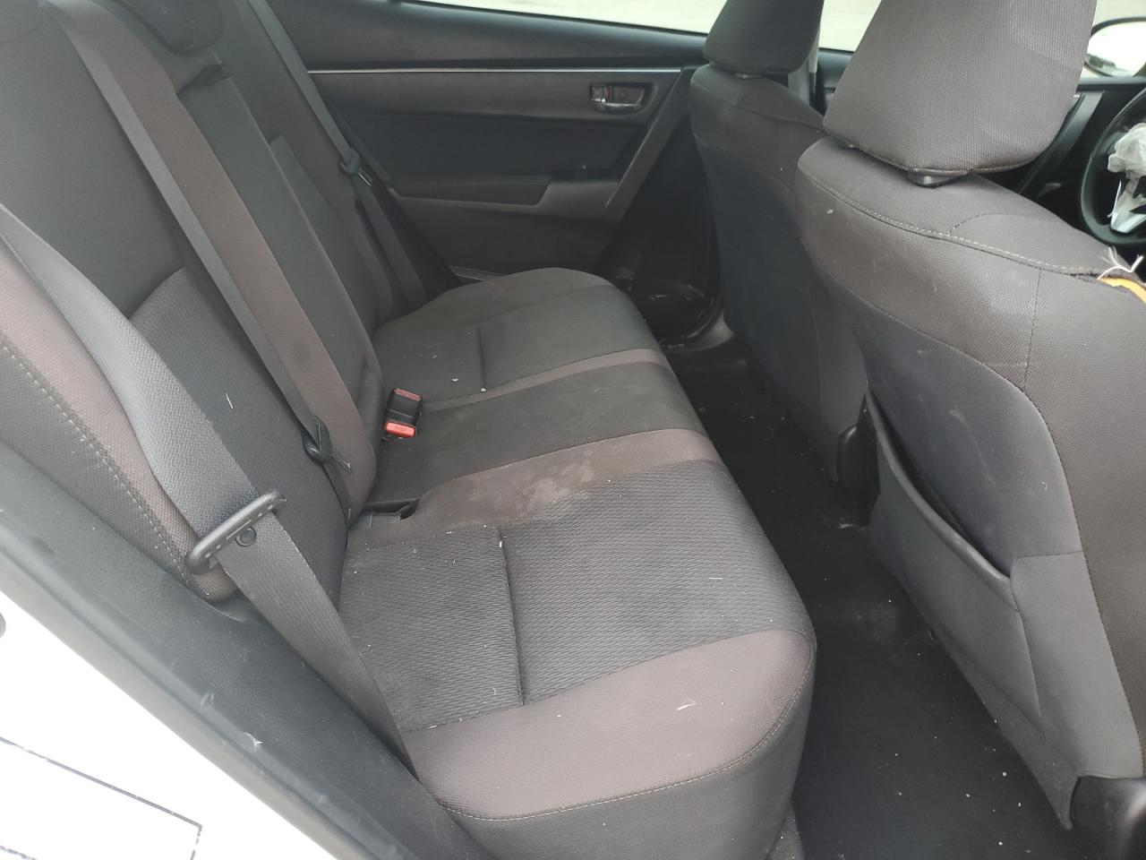 2018 Toyota Corolla L VIN: 5YFBURHE3JP786773 Lot: 92744875