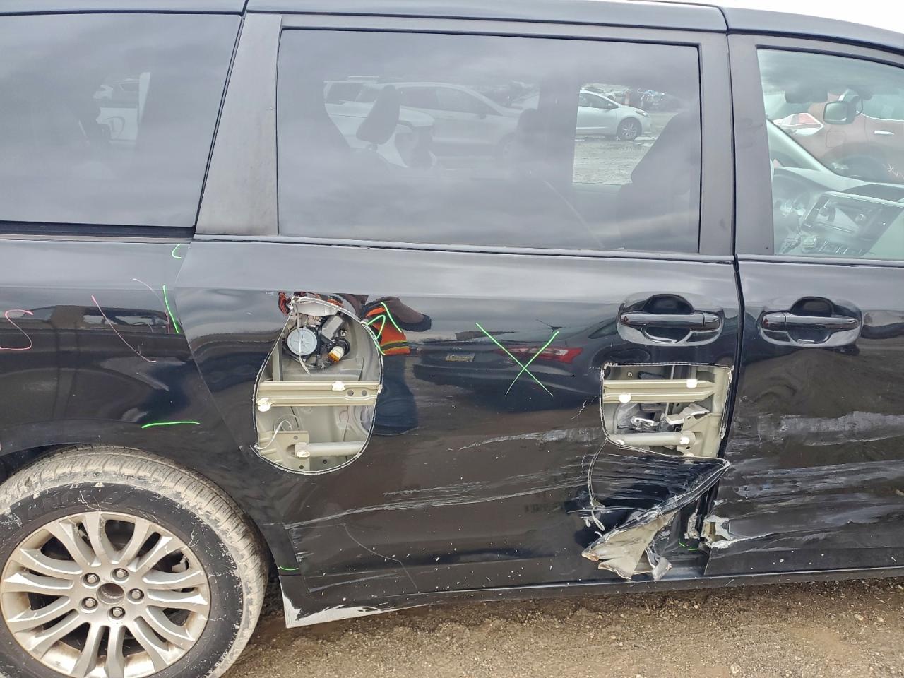 2012 Toyota Sienna Xle VIN: 5TDYK3DCXCS189745 Lot: 93696885