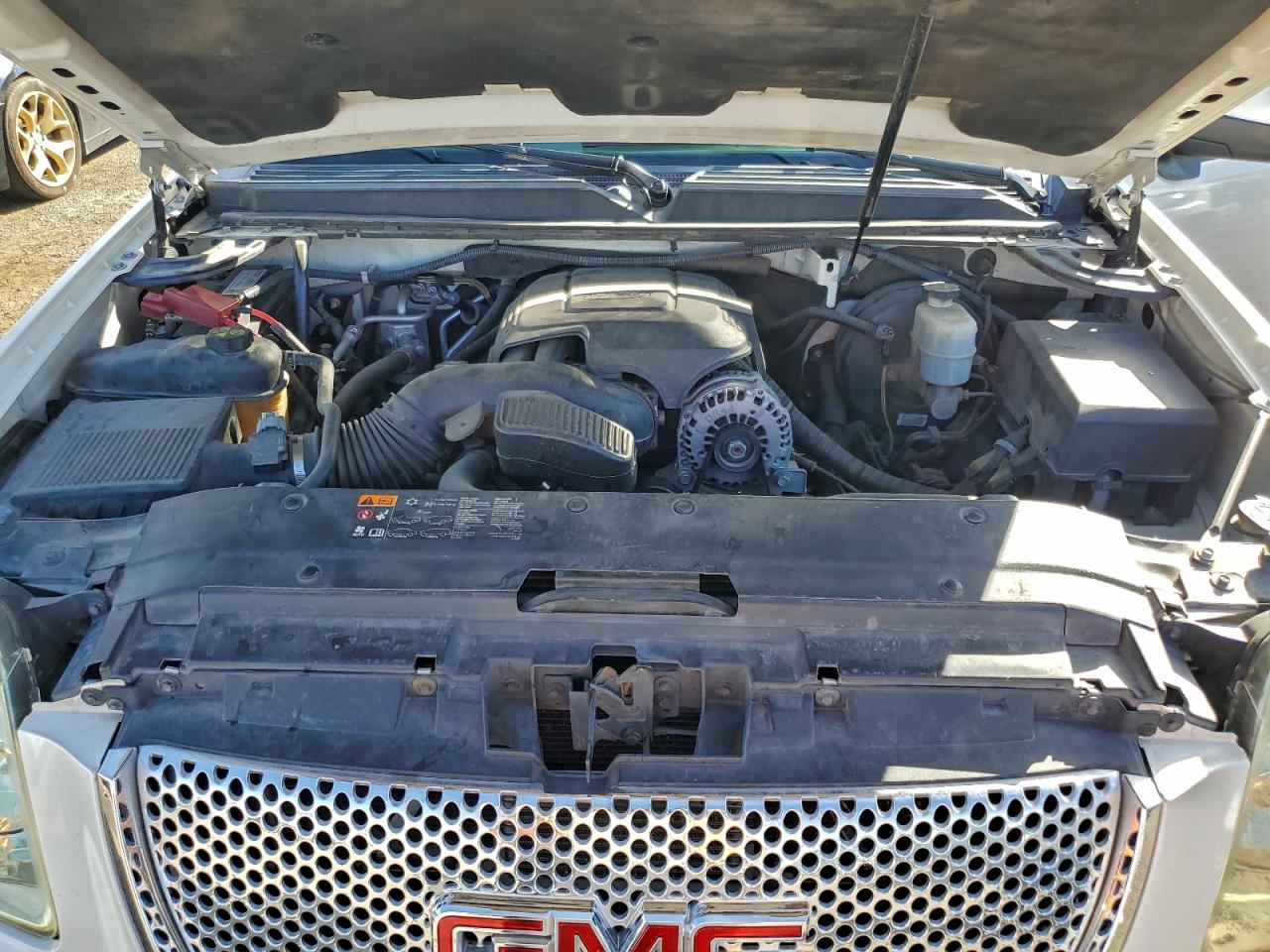 2011 GMC Yukon Xl Denali VIN: 1GKS2MEF6BR399992 Lot: 94740815