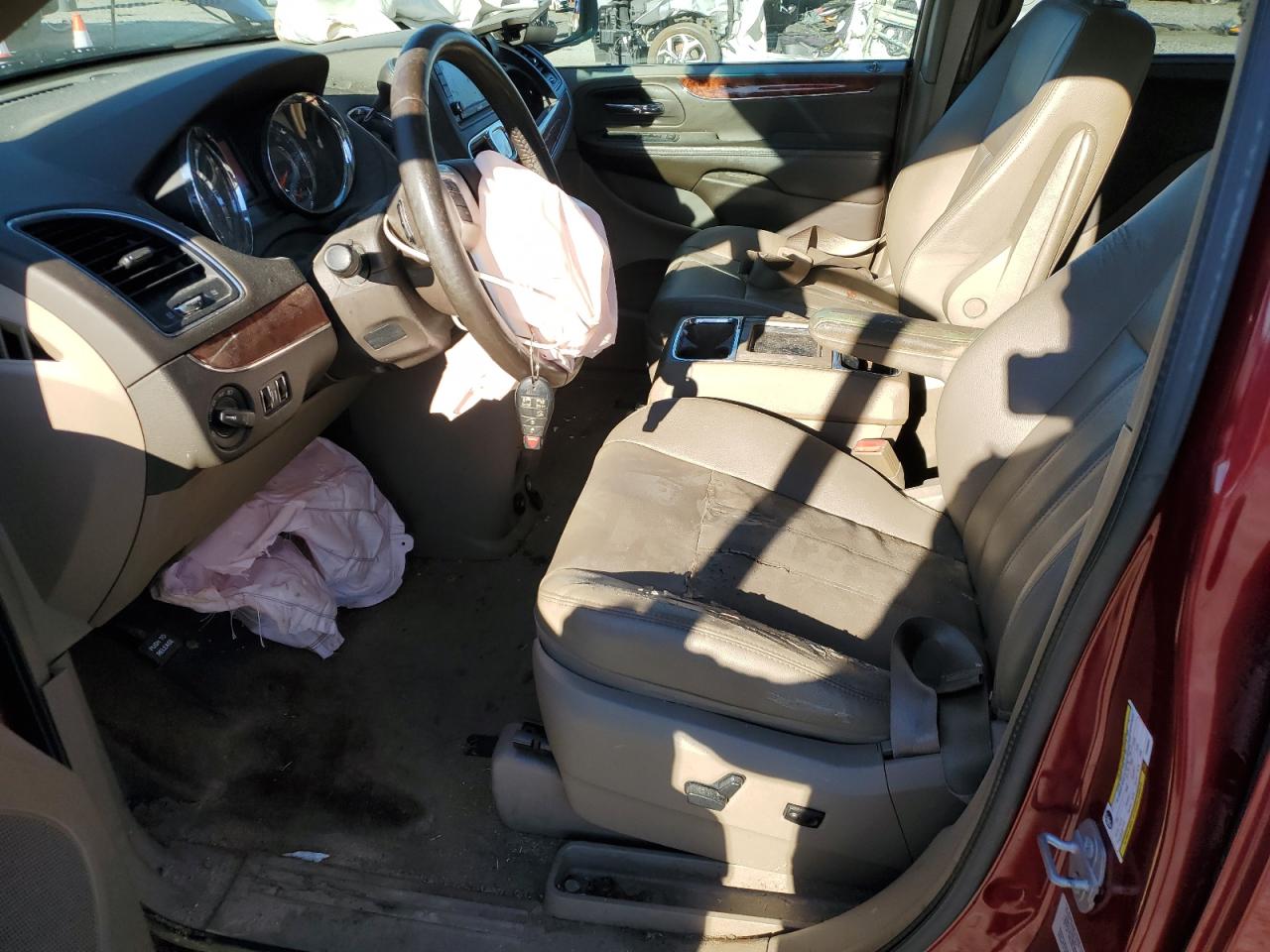 2015 Chrysler Town & Country Touring VIN: 2C4RC1BG5FR590855 Lot: 92098925