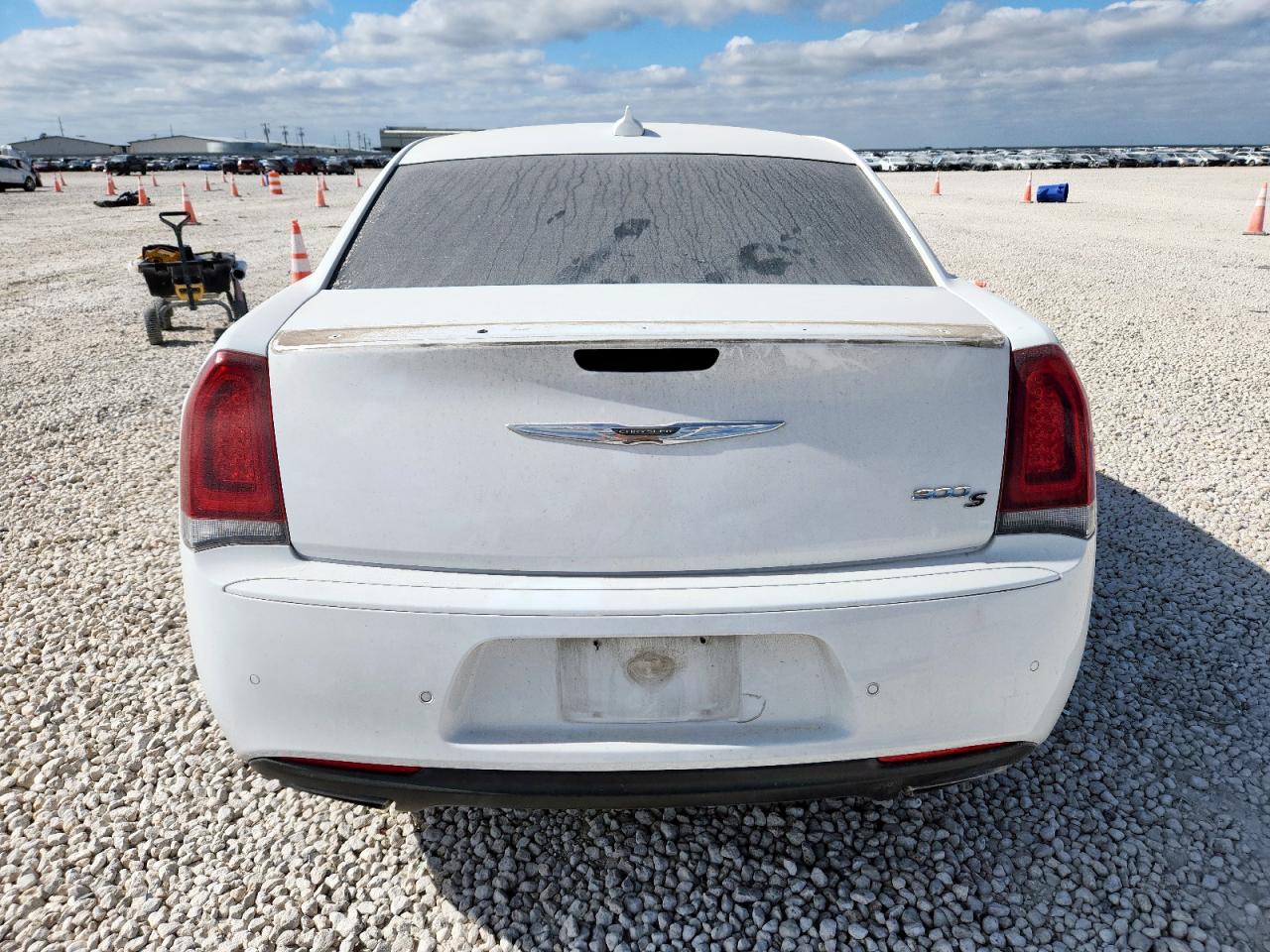 2018 Chrysler 300 S VIN: 2C3CCABG3JH245123 Lot: 92038625