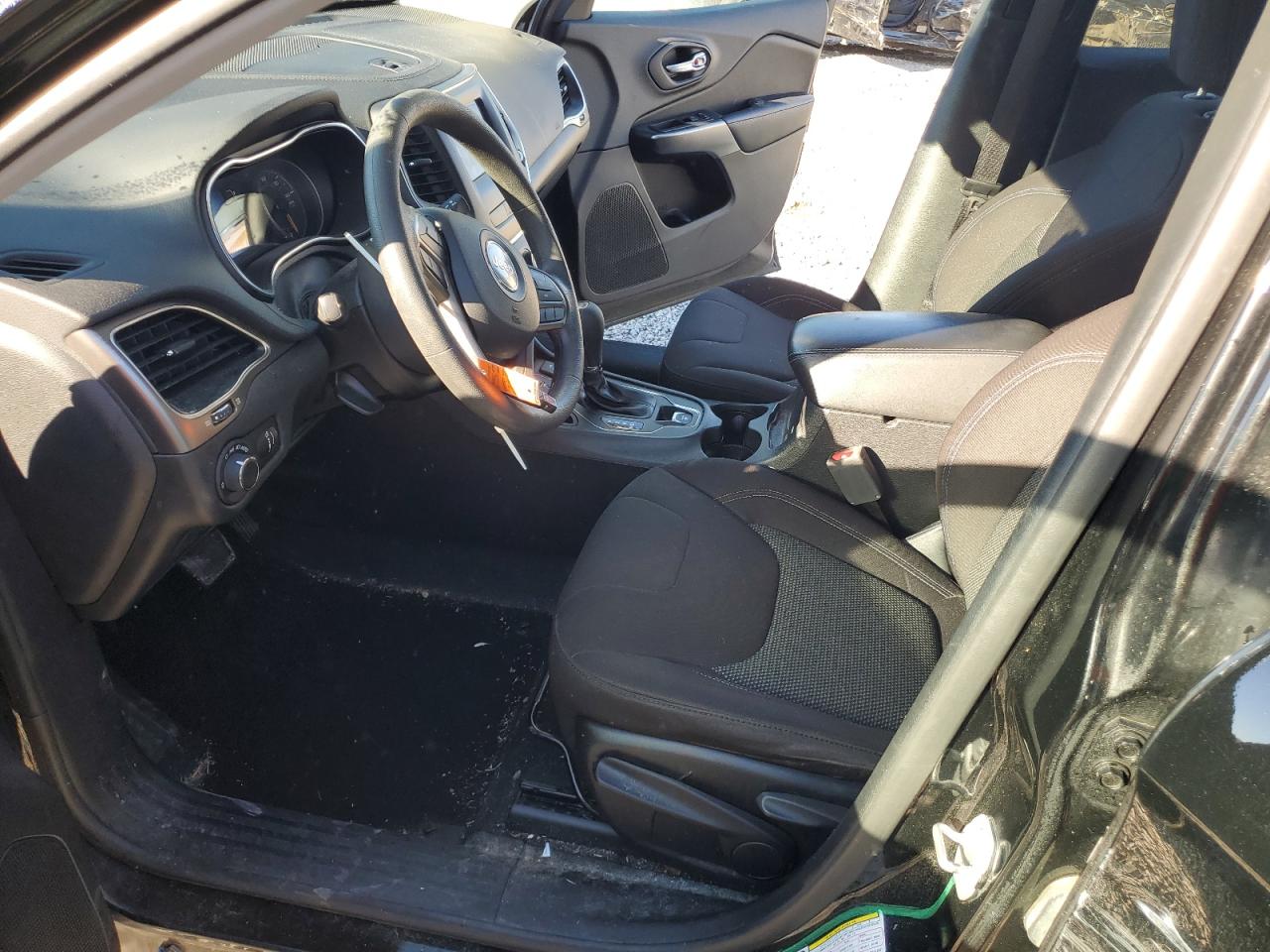 2020 Jeep Cherokee Latitude VIN: 1C4PJLCBXLD561667 Lot: 91251595