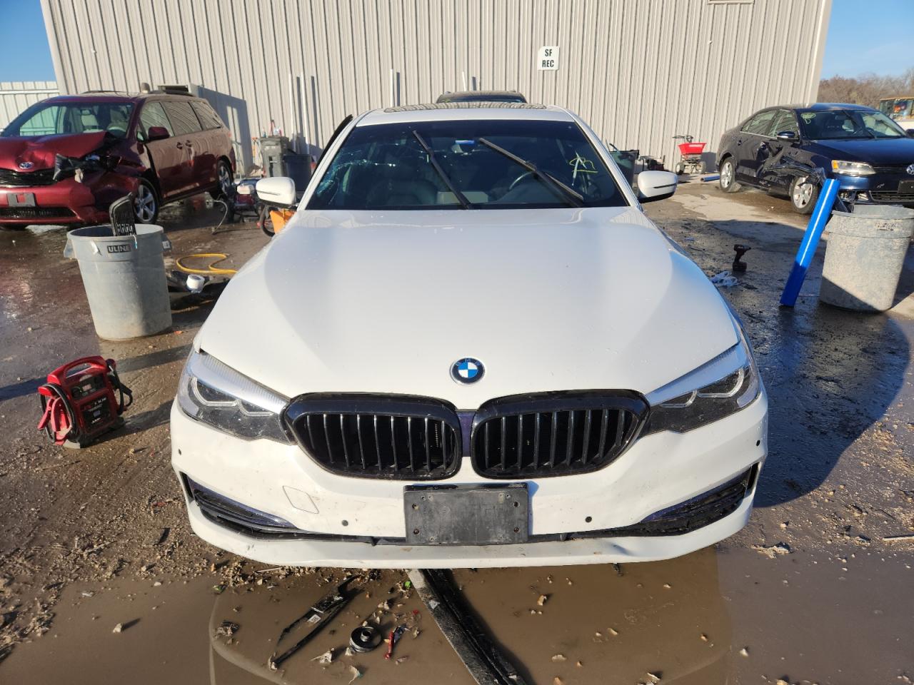 Фото: WBAJA7C54JWA72142