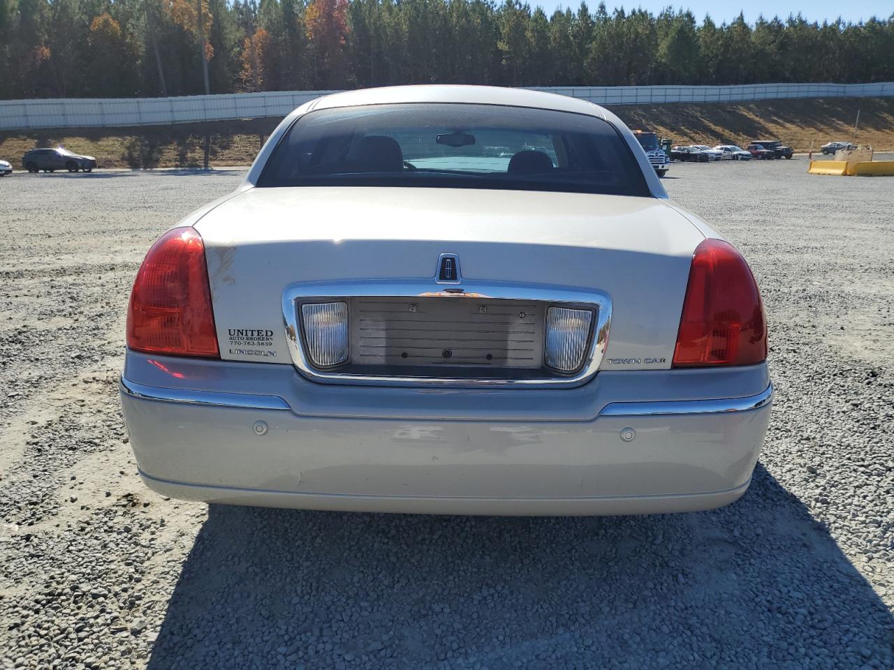 2004 Lincoln Town Car Ultimate VIN: 1LNHM83W04Y622705 Lot: 91398905