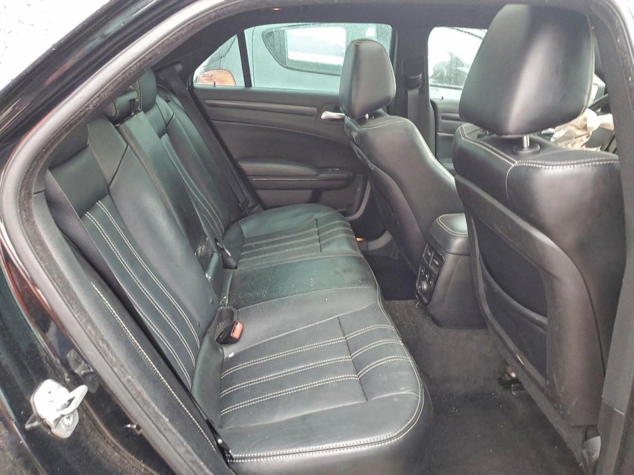 2014 Chrysler 300 S VIN: 340528 Lot: 91743945