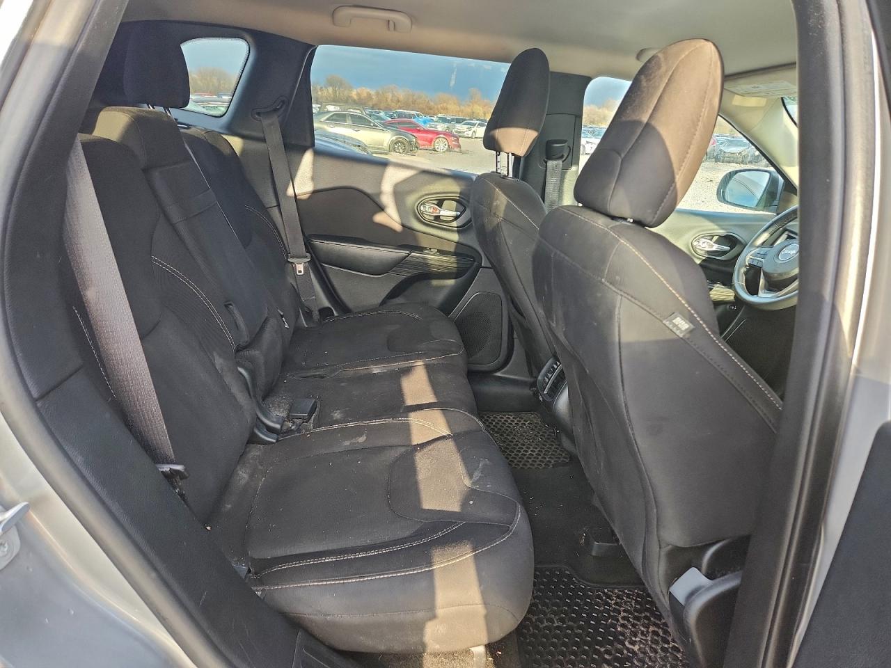 2016 Jeep Cherokee Latitude VIN: 1C4PJMCS4GW134033 Lot: 94564665