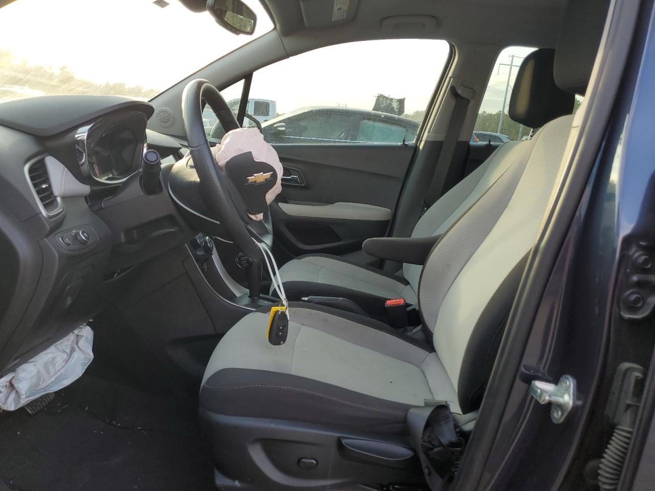 2019 Chevrolet Trax Ls VIN: 3GNCJKSB5KL117767 Lot: 92880345