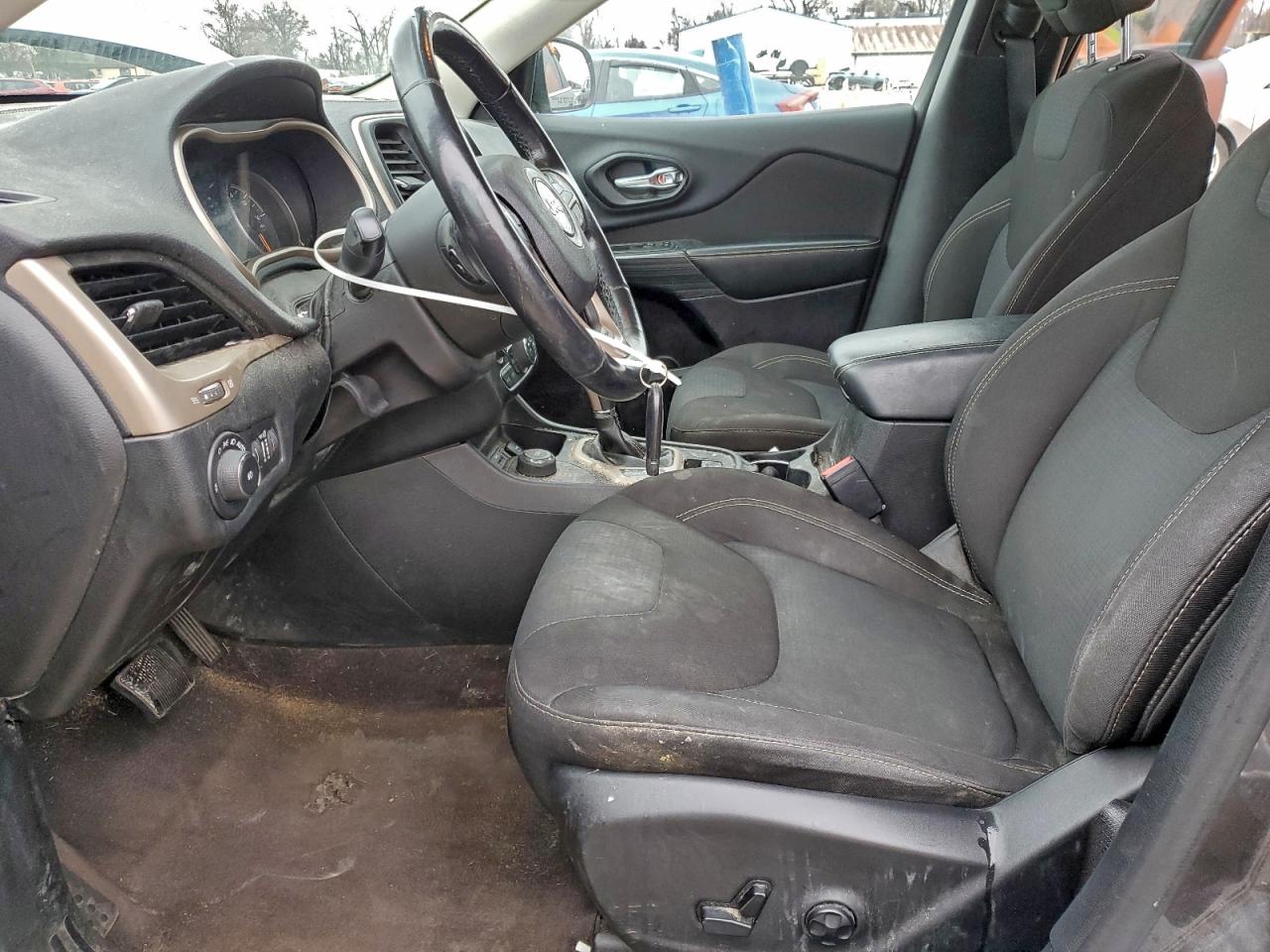 2016 Jeep Cherokee Latitude VIN: 1C4PJMCS1GW245445 Lot: 92267015