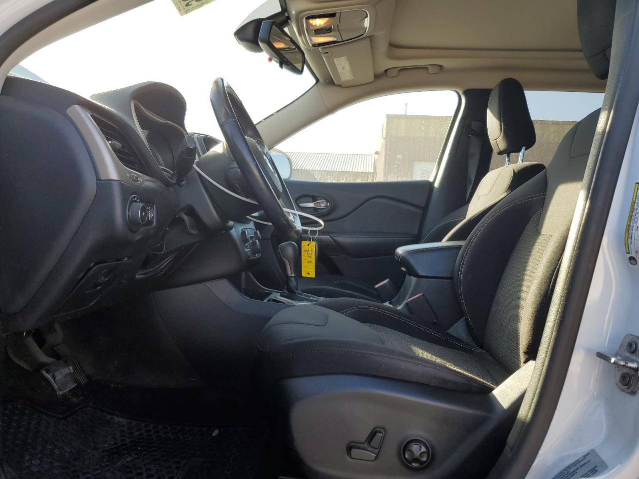 2016 Jeep Cherokee Latitude VIN: 1C4PJLCB3GW370778 Lot: 93039175