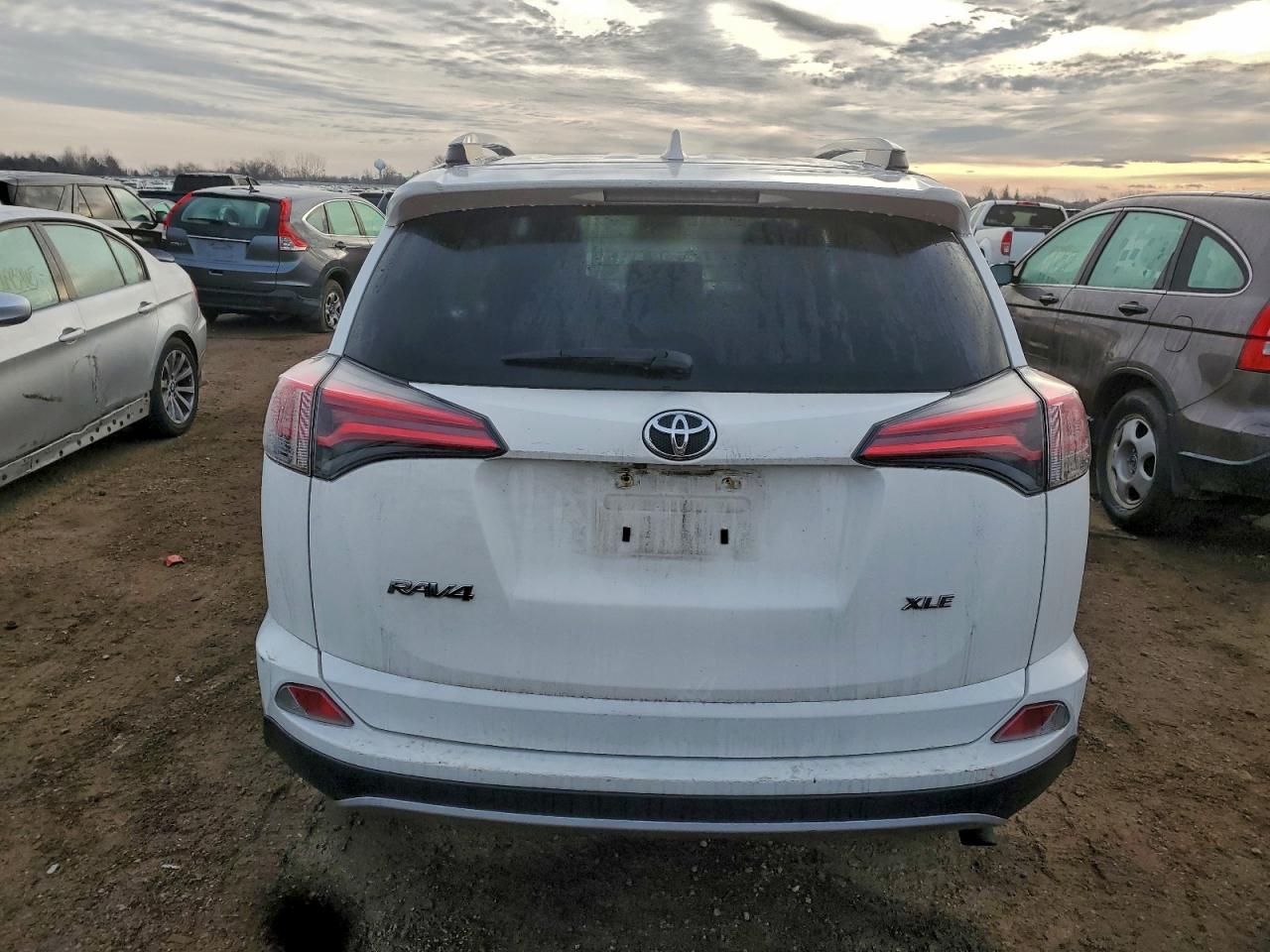 2017 Toyota Rav4 Xle VIN: JTMWFREV9HJ708917 Lot: 93425485