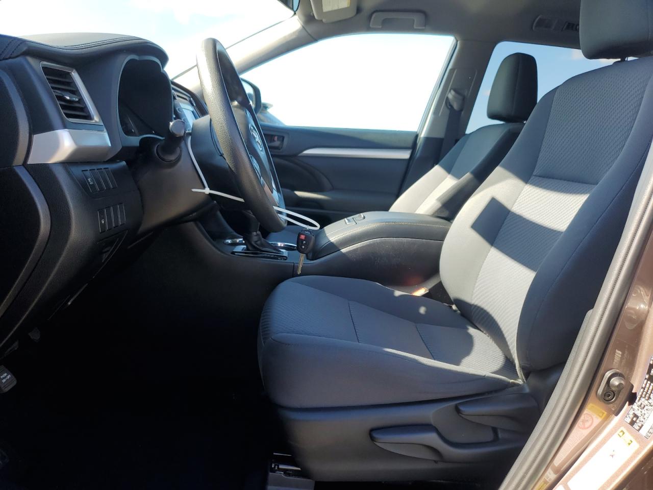 2019 Toyota Highlander Le VIN: 5TDZARFH7KS054420 Lot: 93867645