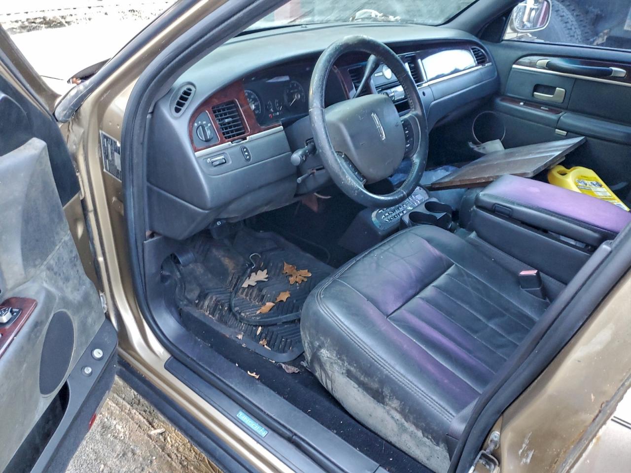 2011 Lincoln Town Car Executive VIN: 1L1FM88W67Y614291 Lot: 94065975