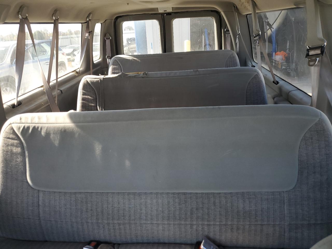 1998 Ford Econoline E350 Super Duty VIN: 1FBSS31L8WHA33551 Lot: 90631325