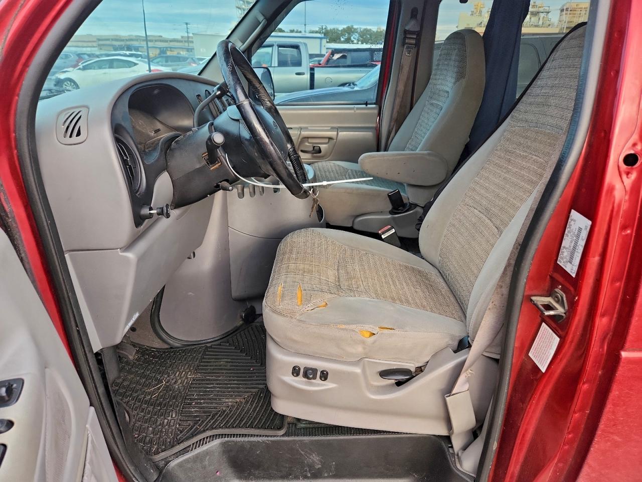 2001 Ford Econoline E150 Wagon VIN: 1FMRE11L11HA88577 Lot: 93730755