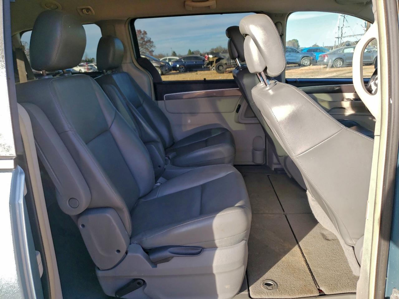 2010 Volkswagen Routan Se VIN: 2V4RW3D15AR272678 Lot: 94358235