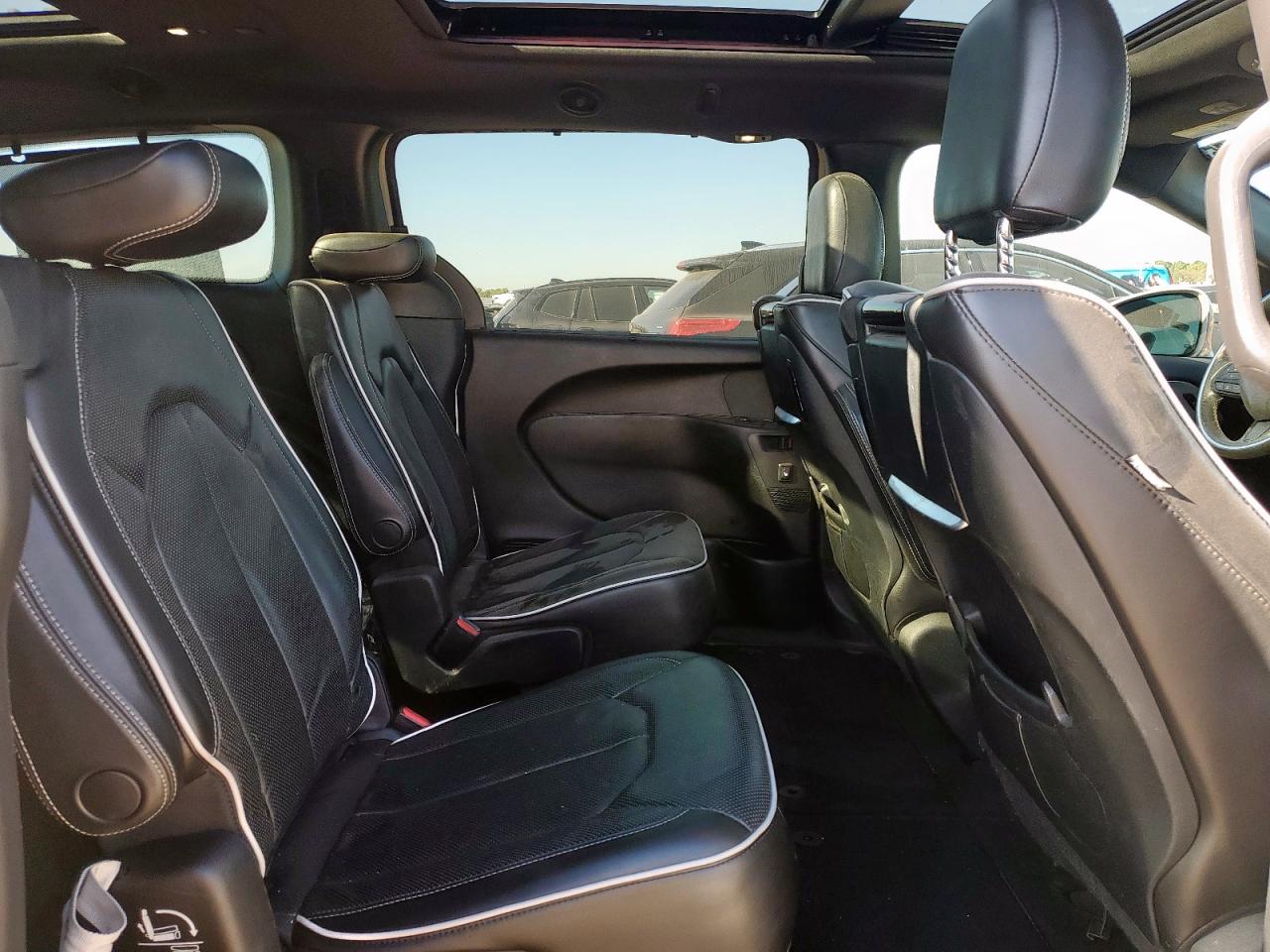 2019 Chrysler Pacifica Limited VIN: 2C4RC1GG8KR657533 Lot: 92257165