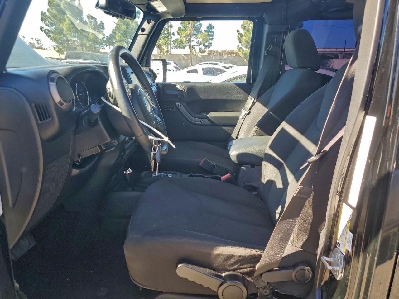 2014 Jeep Wrangler Unlimited Sport VIN: 1C4BJWDG0EL277074 Lot: 94294435