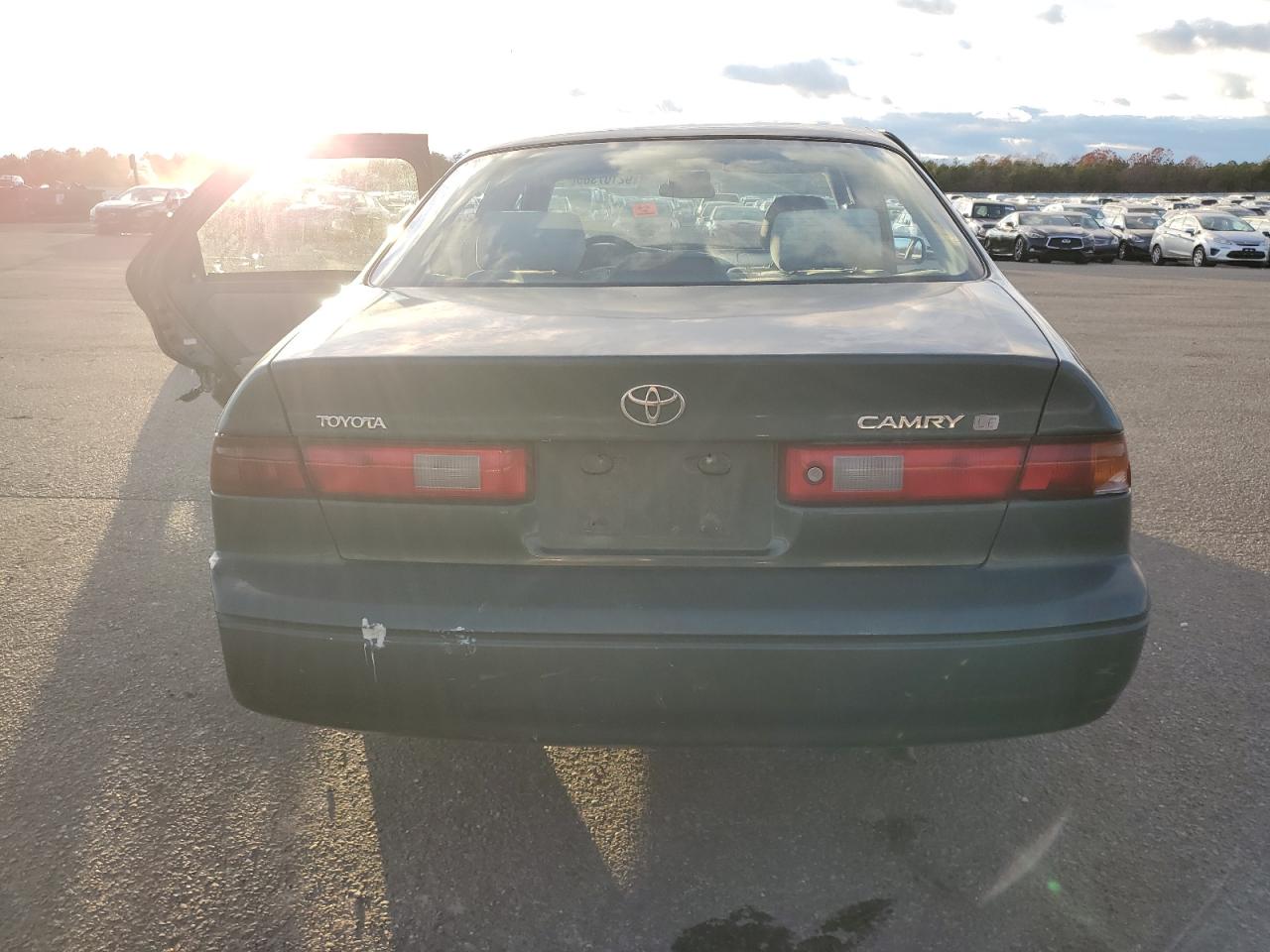 1999 Toyota Camry Ce VIN: 4T1BG22KXXU568284 Lot: 92107365