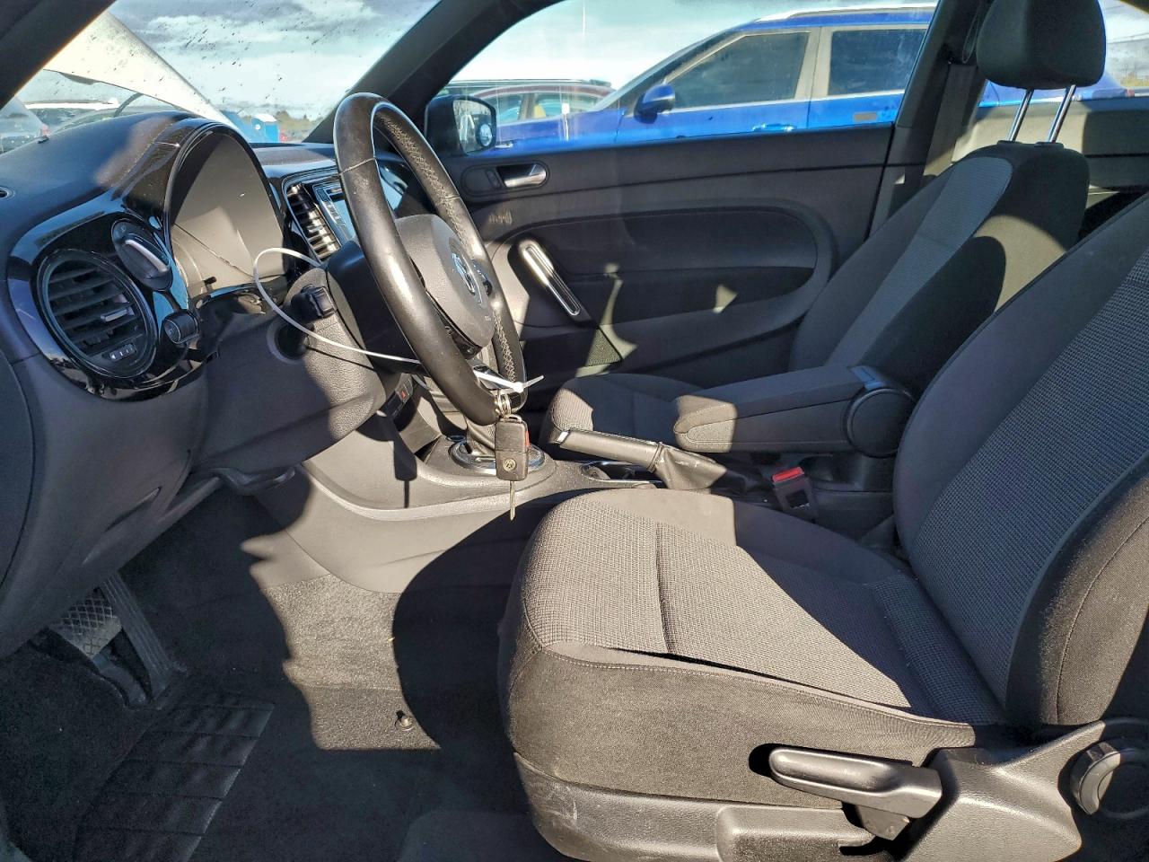 2018 Volkswagen Beetle S VIN: 3VWFD7AT8JM707259 Lot: 94467845