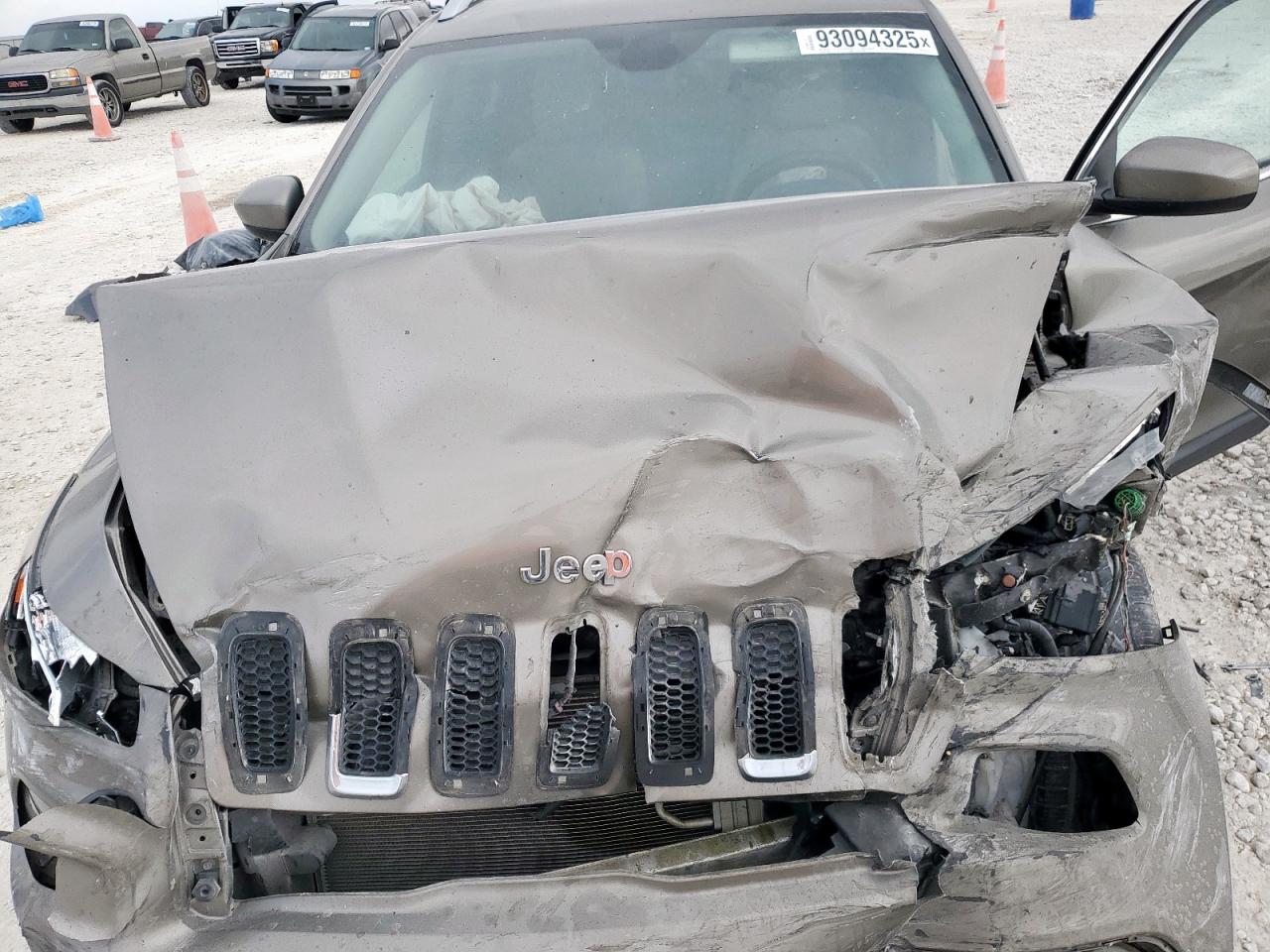 2017 Jeep Cherokee Latitude VIN: 1C4PJLCBXHW661151 Lot: 93094325