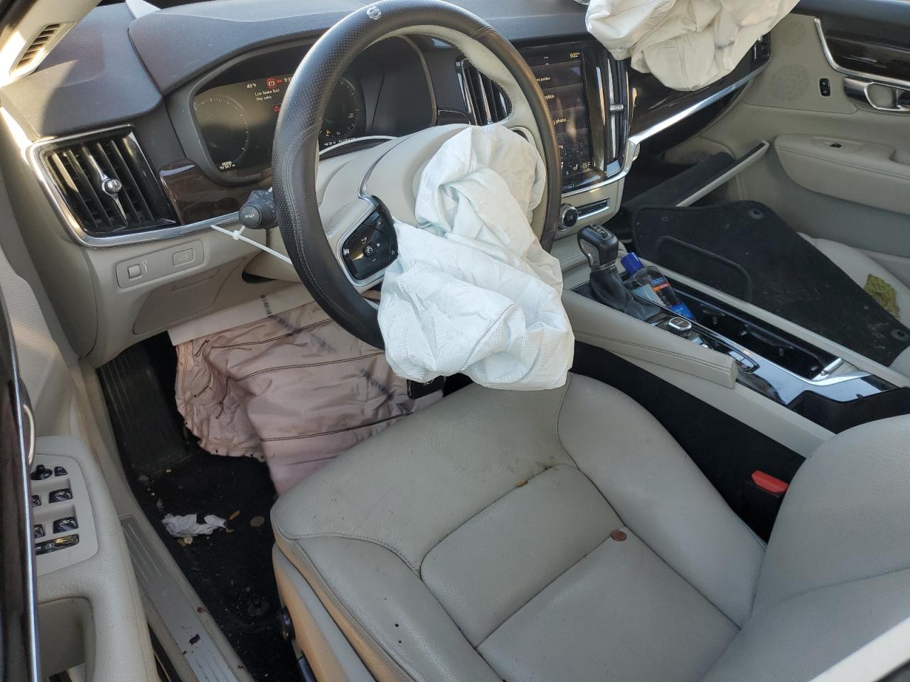 2017 Volvo S90 T6 Momentum VIN: YV1A22MK4H1012089 Lot: 92360395