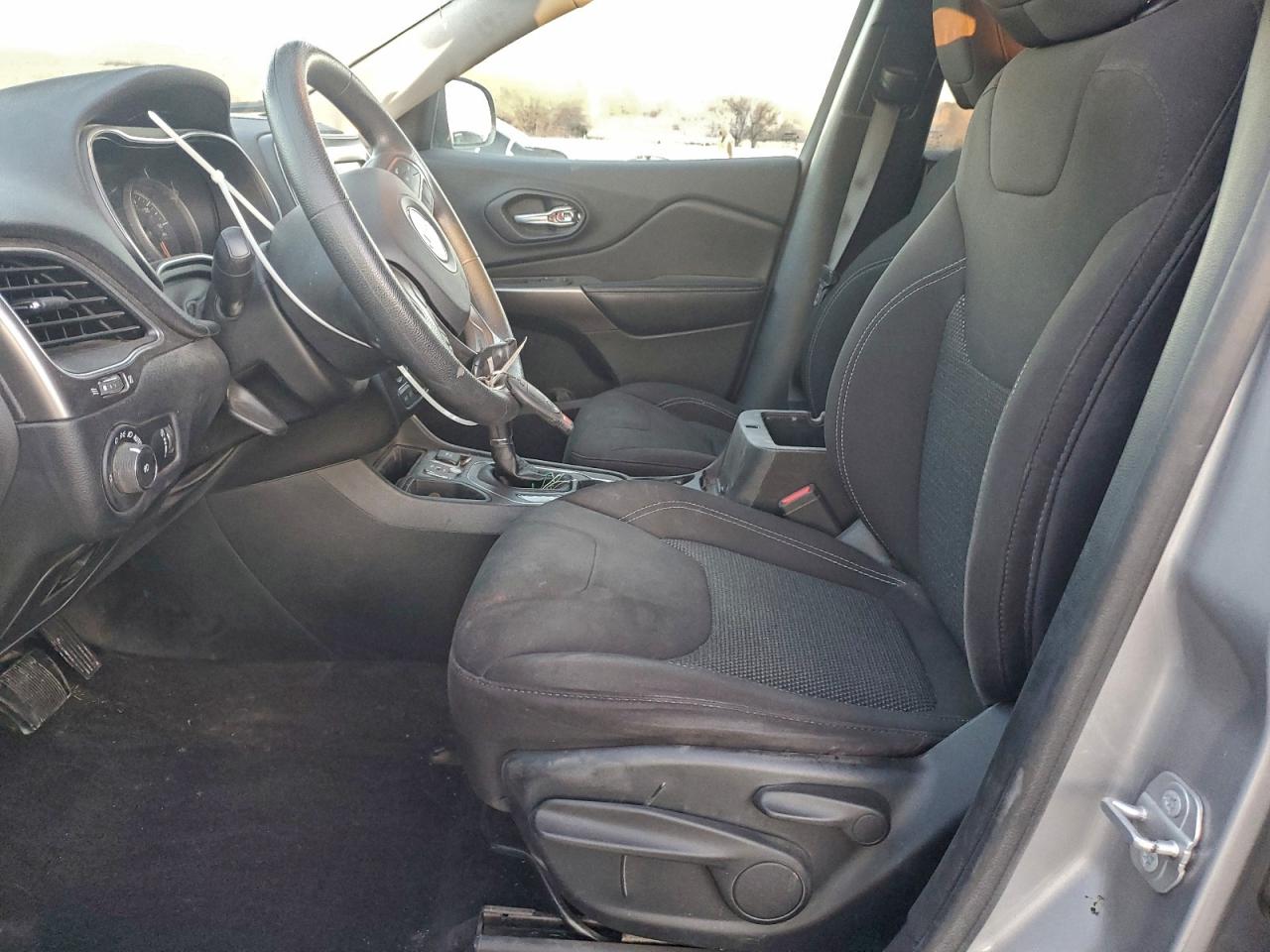 2019 Jeep Cherokee Latitude VIN: 1C4PJLCX3KD266338 Lot: 94274465