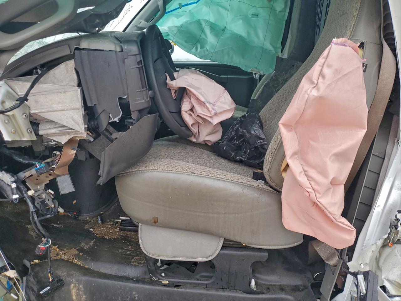 2024 Chev Express G2500 VIN: 1GCWGAF79R118704 Lot: 93761745