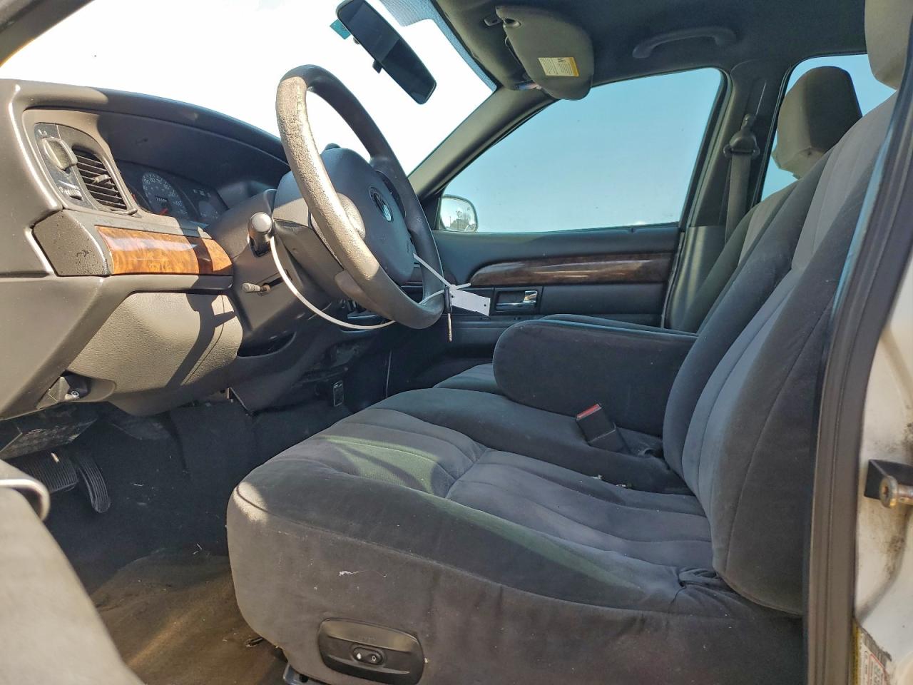 2005 Mercury Grand Marquis Gs VIN: 2MEFM74W35X666086 Lot: 92672645